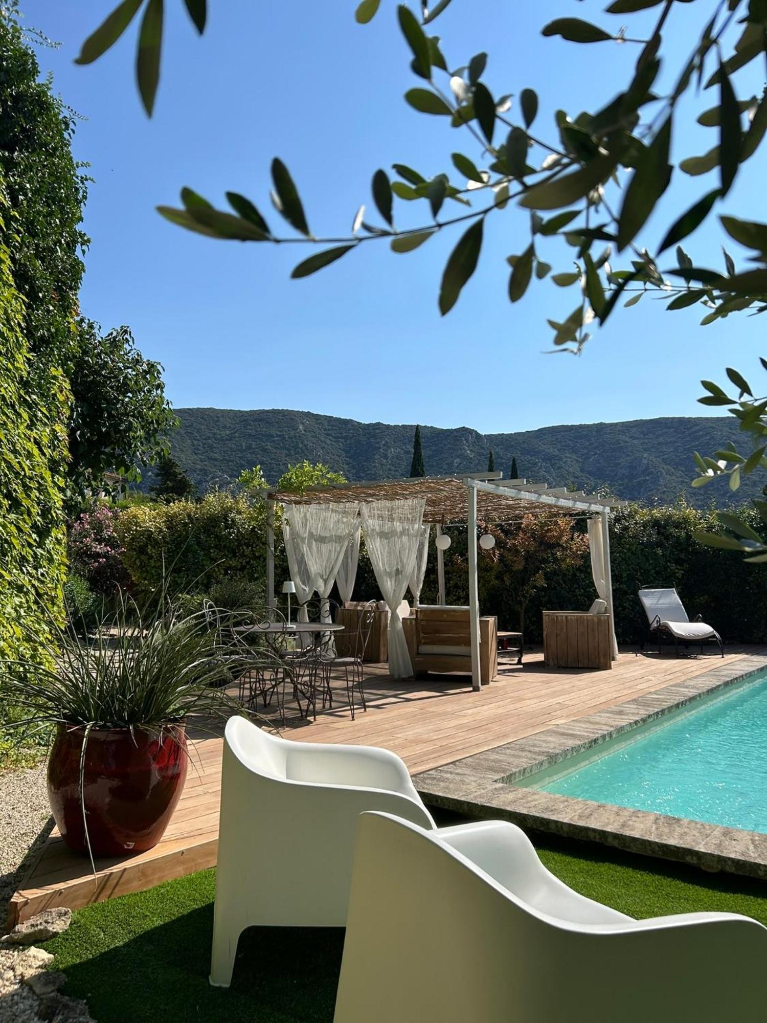 Guest house La Maiz Maubec (Vaucluse)